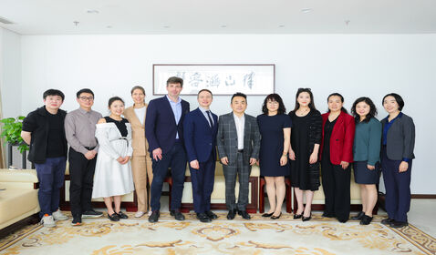 比利时驻上海总领事及伊丽 ...